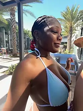 Snapshot of TilaTotti chatting on October 16, 2025, 7:44 pm TilaTotti online show from October 16, 2025, 7:44 pm