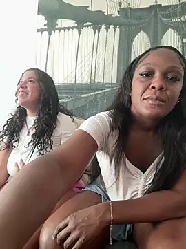 Snapshot of TilaTotti chatting on February 25, 2025, 10:09 pm TilaTotti online show from February 25, 2025, 10:09 pm