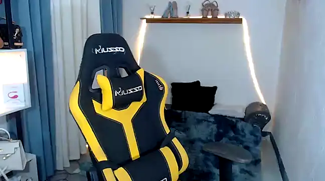 Snapshot of MarieLoveGlamorous chatting on December 19, 2024, 12:34 am MarieLoveGlamorous online show from December 19, 2024, 12:34 am