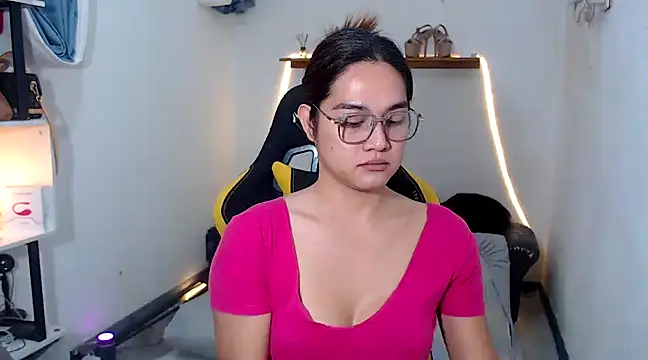 Snapshot of MarieLoveGlamorous chatting on February 23, 2025, 9:26 pm MarieLoveGlamorous online show from February 23, 2025, 9:26 pm