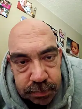 Snapshot of Smalldick805 chatting on September 18, 2025, 4:21 pm Smalldick805 online show from September 18, 2025, 4:21 pm