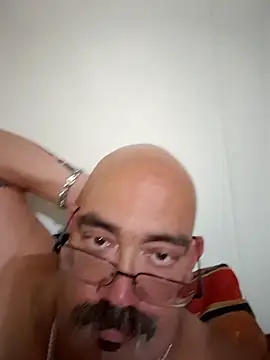 Snapshot of Smalldick805 chatting on August 3, 2026, 9:20 pm Smalldick805 online show from August 3, 2026, 9:20 pm