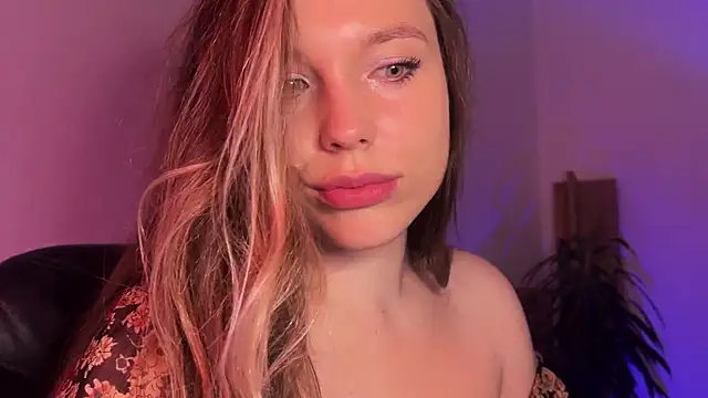 Snapshot of Sara_Browney chatting on February 9, 2025, 8:13 pm Sara Browney online show from February 9, 2025, 8:13 pm