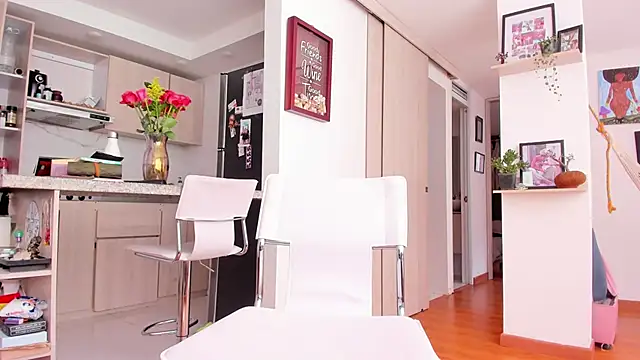 karlye 5 online show from November 20, 2025, 2:07 pm