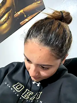 Snapshot of Emiily_W chatting on October 29, 2025, 3:11 pm Emiily W online show from October 29, 2025, 3:11 pm