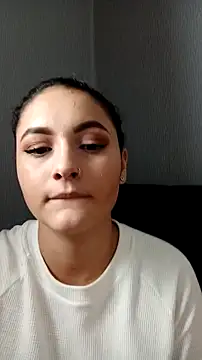 Snapshot of Emiily_W chatting on March 10, 2025, 5:39 pm Emiily W online show from March 10, 2025, 5:39 pm