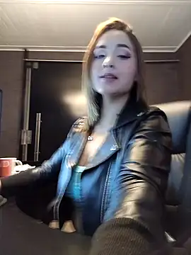 Snapshot of Emiily_W chatting on January 13, 2025, 12:24 pm Emiily W online show from January 13, 2025, 12:24 pm