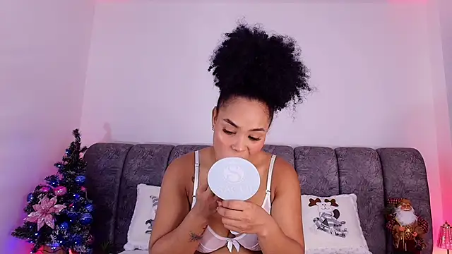 Snapshot of naia_blessed chatting on December 3, 2025, 7:13 pm naia blessed online show from December 3, 2025, 7:13 pm