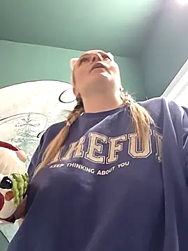 Snapshot of Bondgirl_013 chatting on March 8, 2026, 4:54 pm Bondgirl 013 online show from March 8, 2026, 4:54 pm