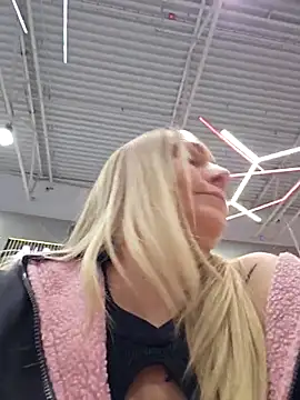 Snapshot of Bondgirl_013 chatting on January 9, 2026, 2:13 pm Bondgirl 013 online show from January 9, 2026, 2:13 pm