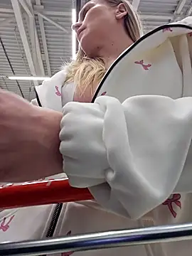 Snapshot of Bondgirl_013 chatting on February 12, 2026, 6:18 pm Bondgirl 013 online show from February 12, 2026, 6:18 pm