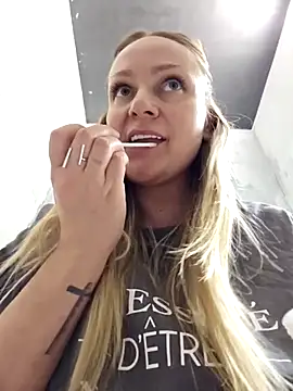 Snapshot of Bondgirl_013 chatting on February 28, 2026, 6:18 pm Bondgirl 013 online show from February 28, 2026, 6:18 pm