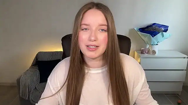 EvaMaddison online show from March 28, 2026, 8:04 am