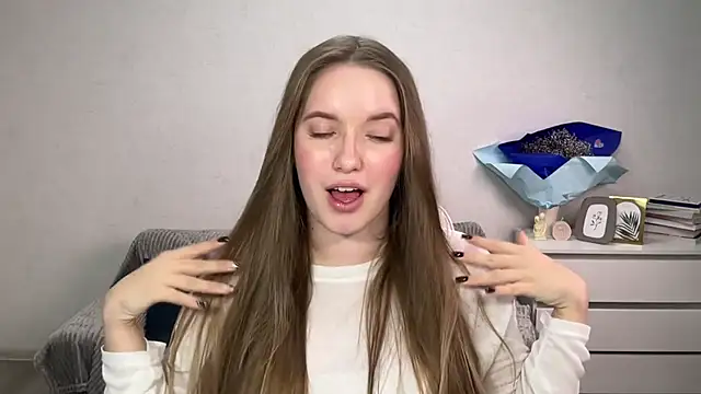 Snapshot of EvaMaddison chatting on November 24, 2025, 6:19 pm EvaMaddison online show from November 24, 2025, 6:19 pm