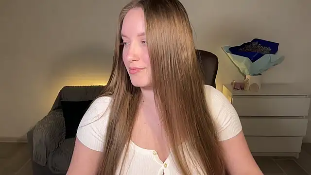 EvaMaddison online show from March 27, 2026, 5:47 pm