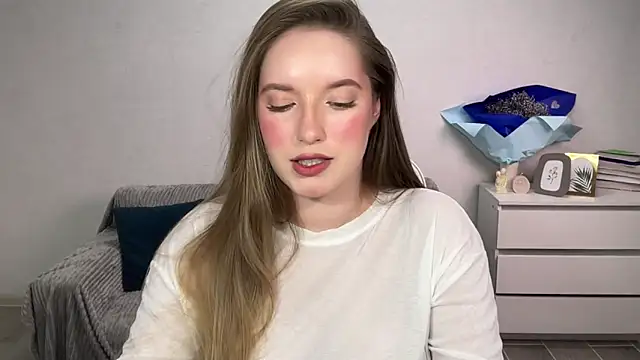 Snapshot of EvaMaddison chatting on November 14, 2025, 6:22 pm EvaMaddison online show from November 14, 2025, 6:22 pm