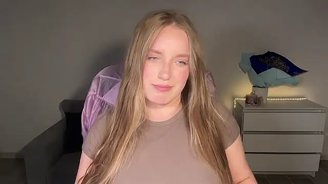Snapshot of EvaMaddison chatting on July 13, 2026, 9:03 pm EvaMaddison online show from July 13, 2026, 9:03 pm