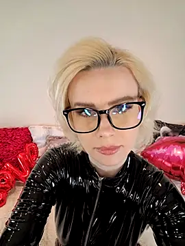 AureliaDoux online show from February 12, 2025, 4:22 pm