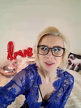 AureliaDoux online show from February 11, 2025, 7:27 pm