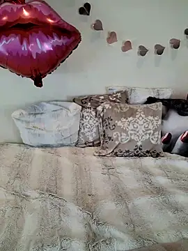 AureliaDoux online show from February 13, 2025, 8:45 pm