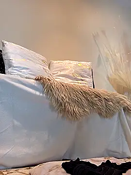 AureliaDoux online show from September 16, 2025, 4:08 pm