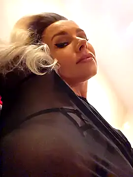 AureliaDoux online show from February 25, 2026, 4:29 pm