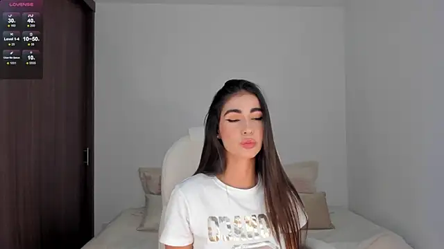 Snapshot of RebeccaBaxter chatting on January 28, 2025, 12:05 am RebeccaBaxter online show from January 28, 2025, 12:05 am