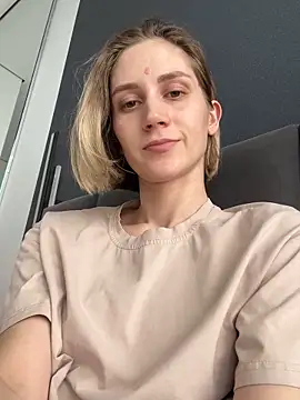 Snapshot of Feral_berry_8133 chatting on February 16, 2025, 11:27 am Feral berry 8133 online show from February 16, 2025, 11:27 am