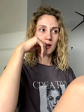 Snapshot of Feral_berry_8133 chatting on September 12, 2025, 7:46 pm Feral berry 8133 online show from September 12, 2025, 7:46 pm