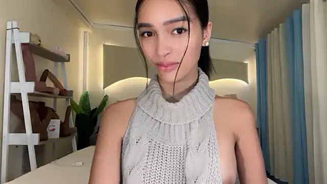  caroline69 online show from November 6, 2025, 2:26 am