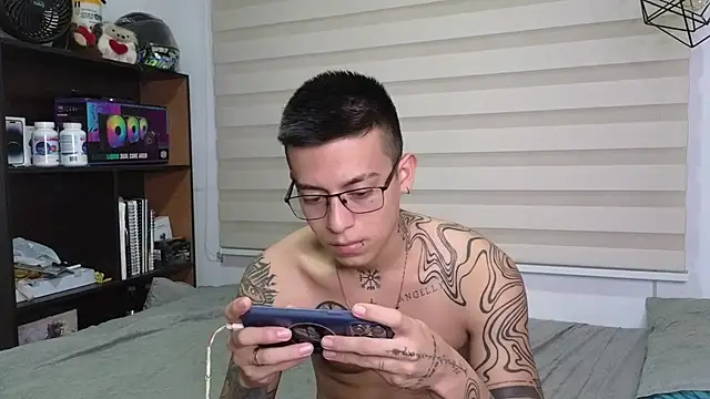 Snapshot of SIXXTOLOVE18 chatting on November 5, 2025, 6:38 am SIXXTOLOVE18 online show from November 5, 2025, 6:38 am