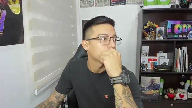 Snapshot of SIXXTOLOVE18 chatting on March 8, 2025, 5:01 pm SIXXTOLOVE18 online show from March 8, 2025, 5:01 pm