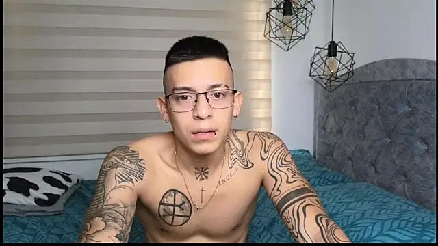 Snapshot of SIXXTOLOVE18 chatting on September 18, 2025, 6:44 pm SIXXTOLOVE18 online show from September 18, 2025, 6:44 pm