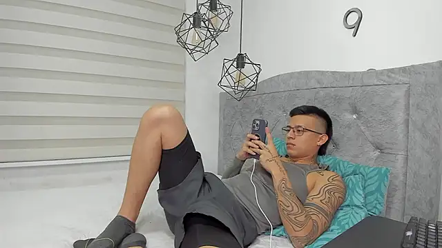 SIXXTOLOVE18 online show from March 5, 2026, 5:26 am