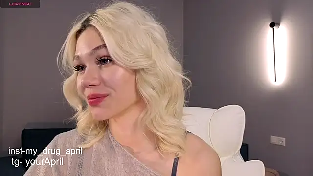 Snapshot of MyApril chatting on December 2, 2025, 8:54 pm MyApril online show from December 2, 2025, 8:54 pm