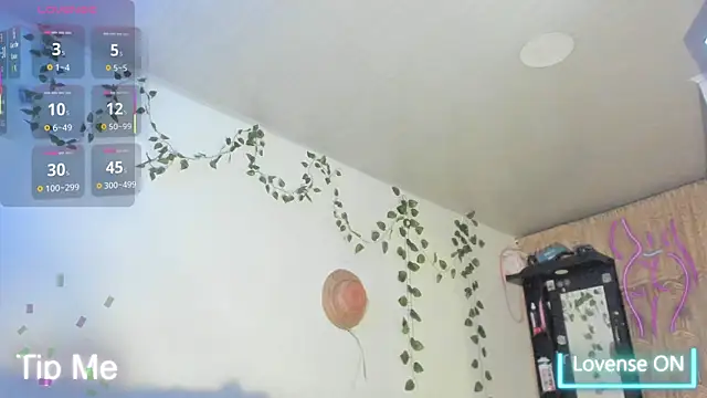 Snapshot of bonie_lov chatting on May 14, 2026, 11:35 pm bonie lov online show from May 14, 2026, 11:35 pm