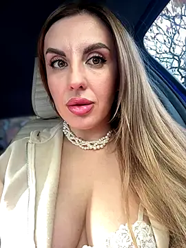 Snapshot of Kalli_Fornia chatting on October 23, 2025, 8:35 am Kalli Fornia online show from October 23, 2025, 8:35 am