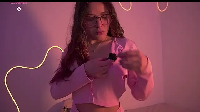 Snapshot of HannaMoom chatting on January 7, 2026, 2:55 pm HannaMoom online show from January 7, 2026, 2:55 pm