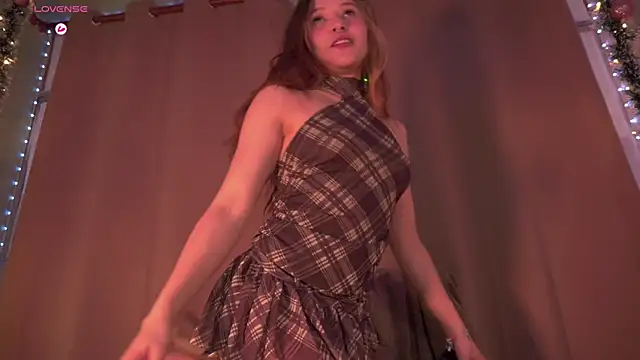 Snapshot of HannaMoom chatting on December 18, 2025, 10:13 pm HannaMoom online show from December 18, 2025, 10:13 pm