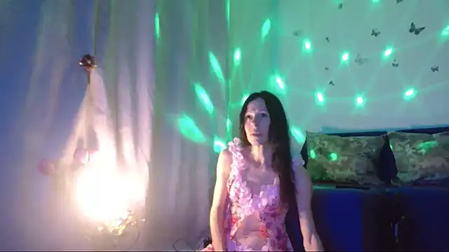 ElysaSun online show from November 25, 2025, 7:03 pm