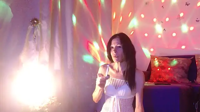 ElysaSun online show from November 10, 2025, 6:35 pm