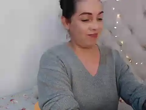 camii 7 online show from February 12, 2026, 2:33 am