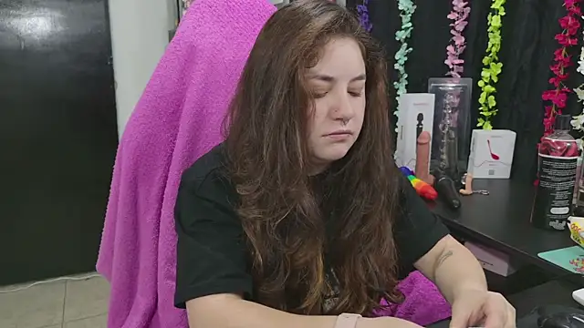 Snapshot of ann_bronw chatting on December 17, 2025, 11:59 am ann bronw online show from December 17, 2025, 11:59 am