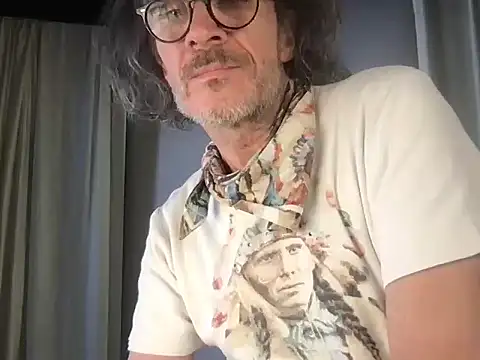 Snapshot of GioApri chatting on October 20, 2025, 10:32 pm GioApri online show from October 20, 2025, 10:32 pm