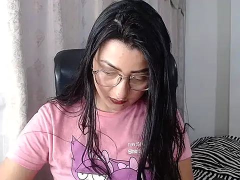 SavannaEvans001 online show from April 5, 2026, 11:00 pm