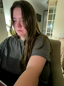 remirann  online show from October 13, 2025, 8:43 pm