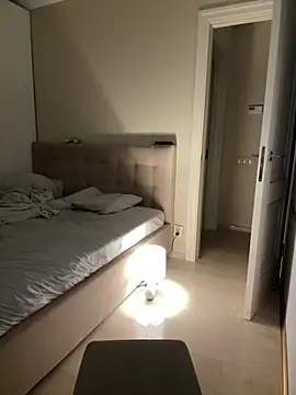 remirann  online show from December 10, 2024, 3:33 pm