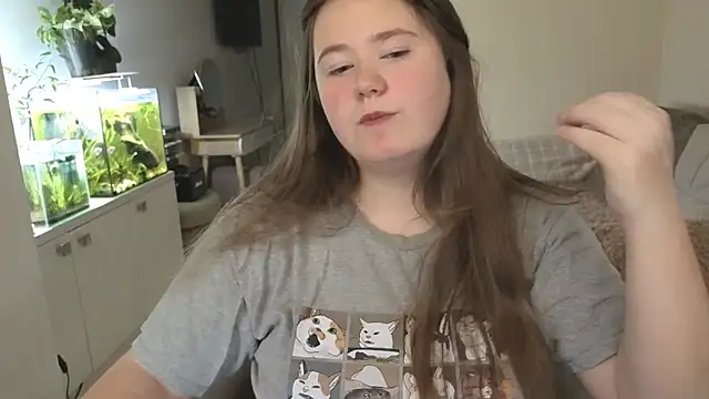 Snapshot of remirann_ chatting on November 10, 2025, 12:21 pm remirann online show from November 10, 2025, 12:21 pm