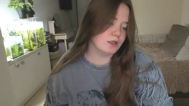 Snapshot of remirann_ chatting on December 18, 2025, 12:42 pm remirann online show from December 18, 2025, 12:42 pm