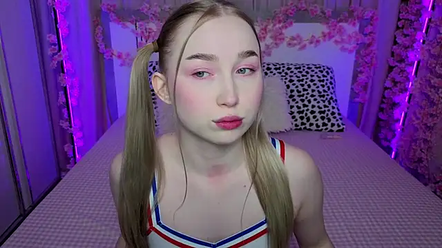 LilyStarlight online show from April 20, 2026, 4:15 am